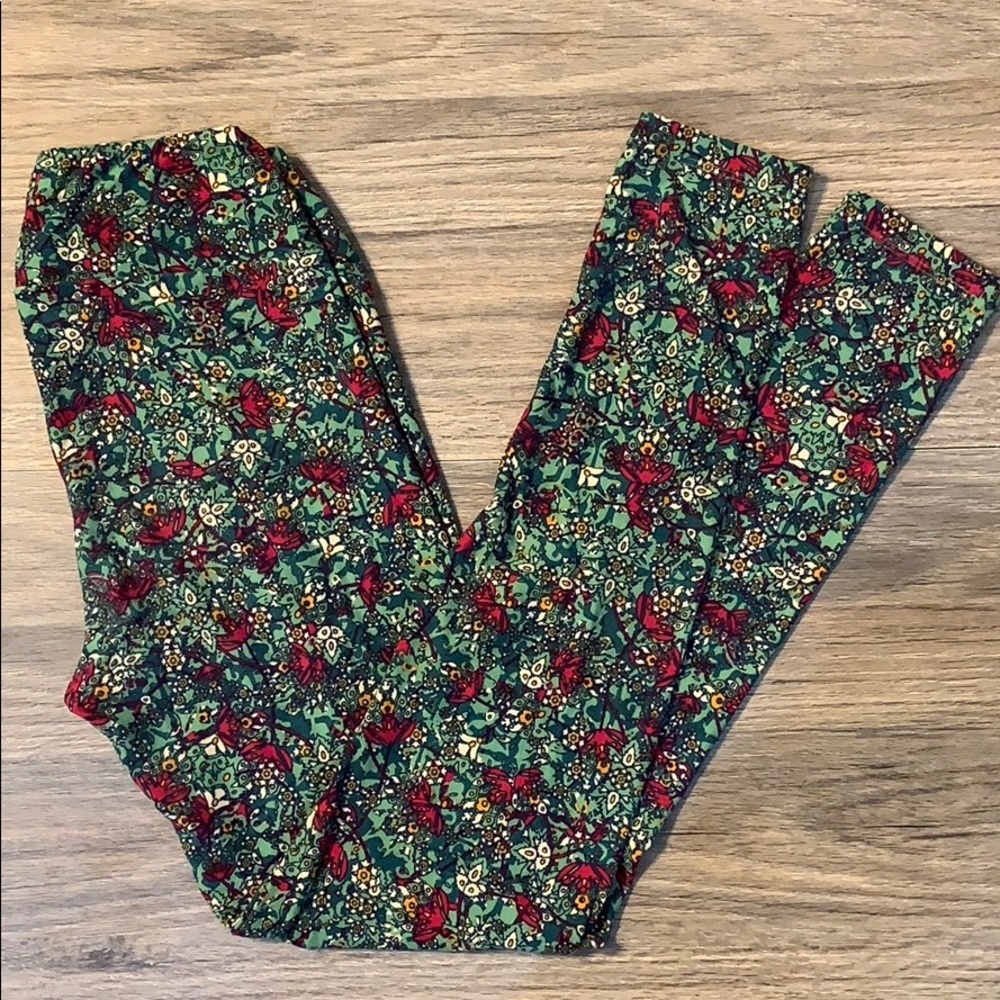 ✨{NEW} LuLaRoe ‘TipToe Thru Tulips’ 🌷Leggings✨